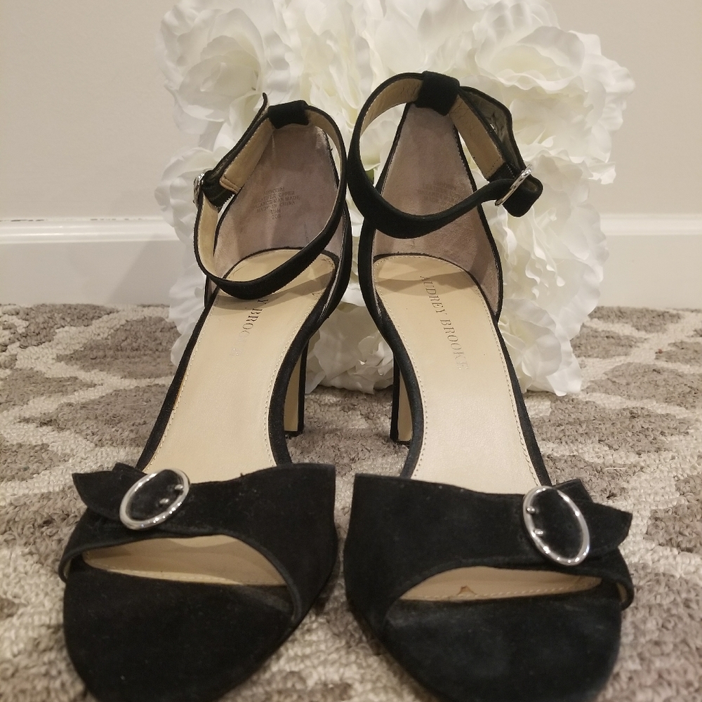 NWOT Audrey brooke black suede strappy heels